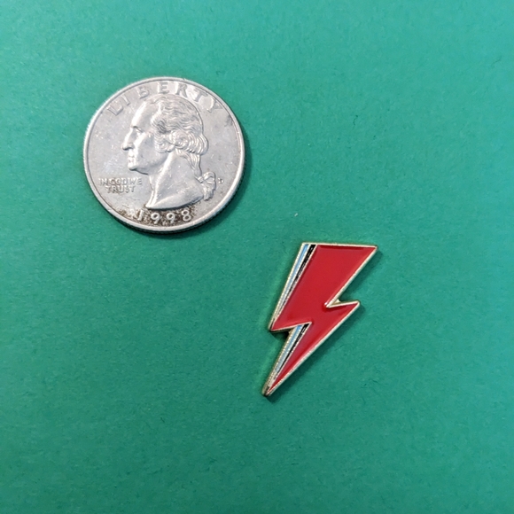 David Bowie / Ziggy Stardust enamel pin - Picture 2 of 3